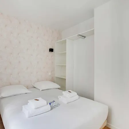 Bright Modern Little Menilmontant *