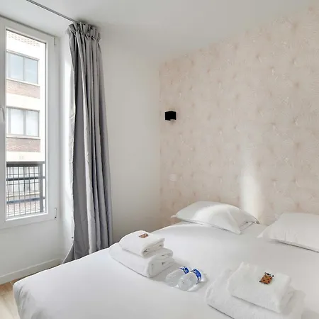Bright Modern Little Menilmontant Tatil Evi *